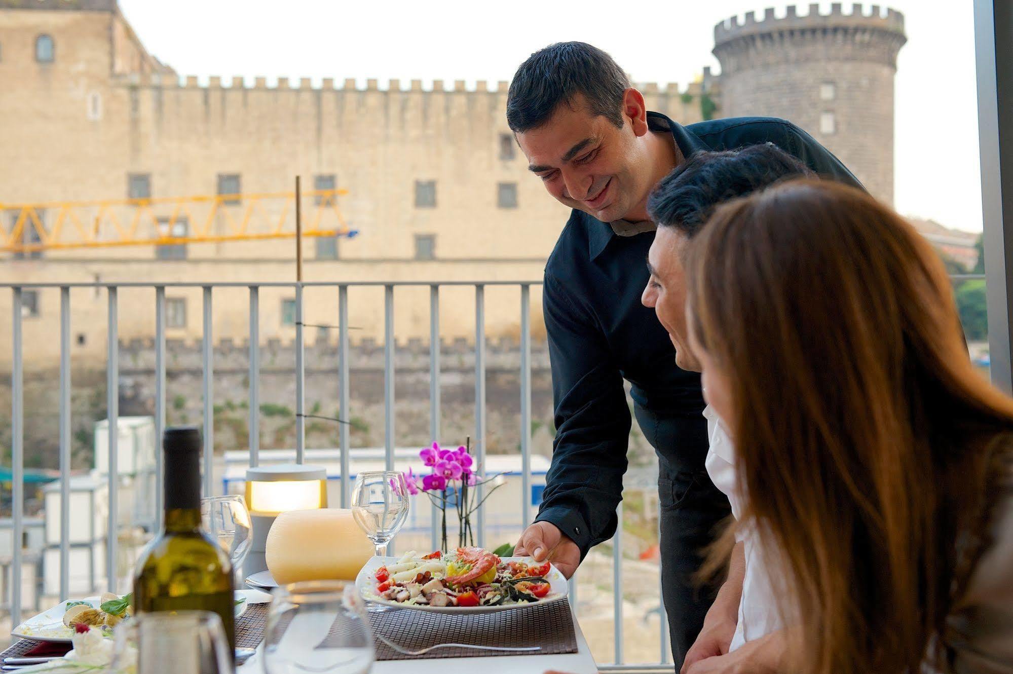 Mercure Napoli Centro Angioino Bagian luar foto